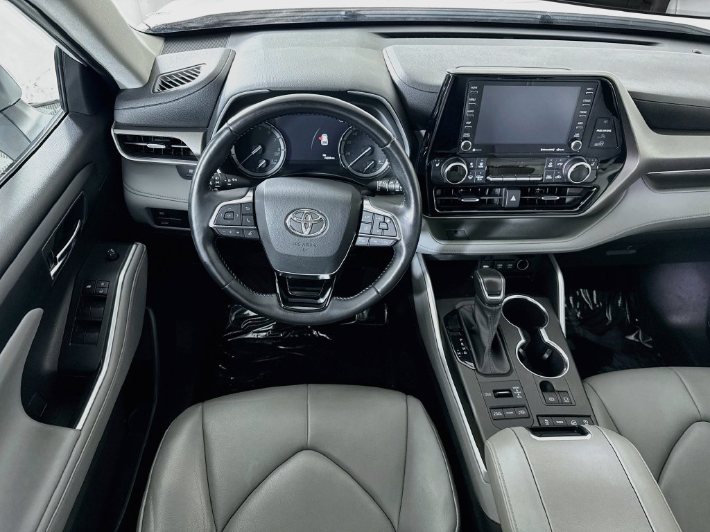 Certified 2021 Toyota Highlander XLE AWD/4WD image 4