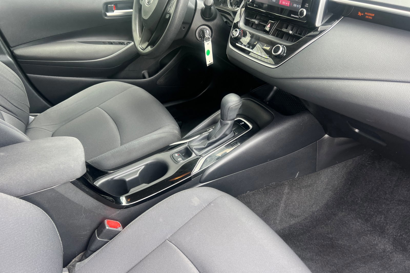 Used 2021 Toyota Corolla LE image 15