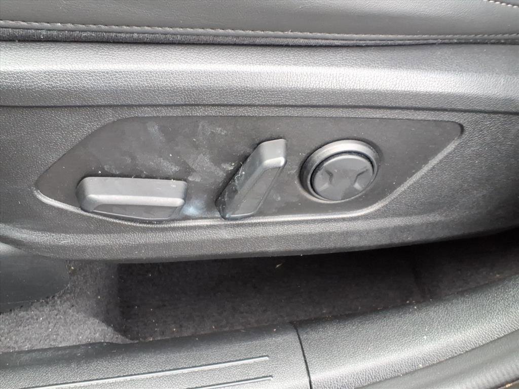 Used 2025 Kia Sorento EX w/ Panoramic Sunroof Package image 5