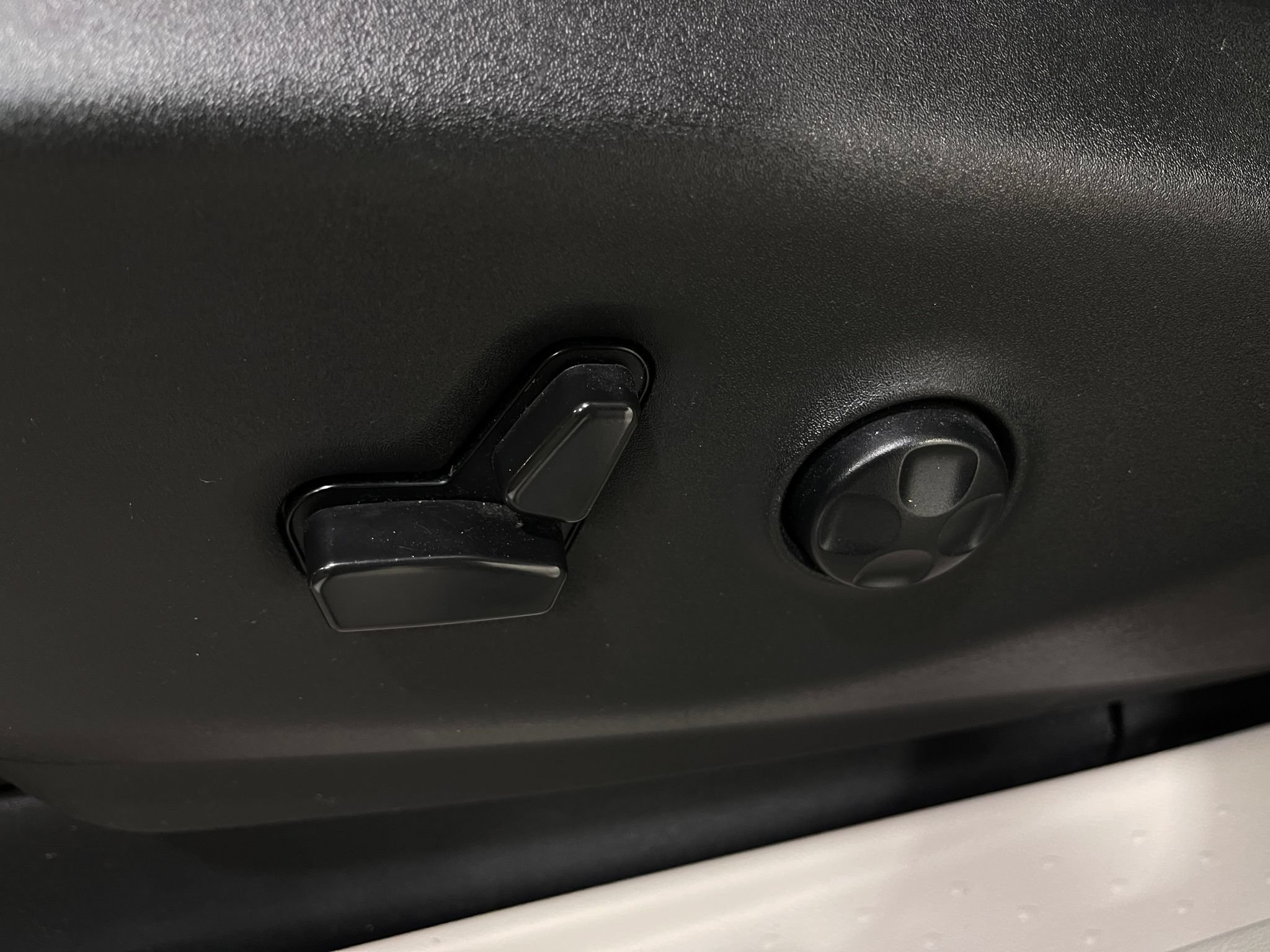 Used 2019 Chrysler Pacifica Limited FWD image 16