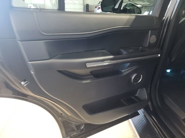 Used 2019 Ford Expedition XLT w/ Equipment Group 202A AWD/4WD image 13