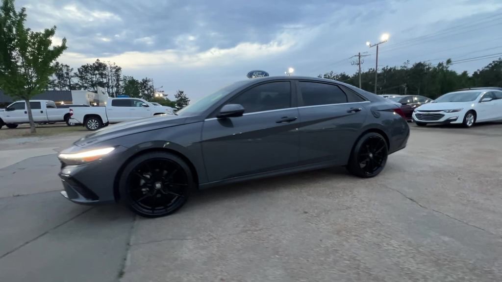 Used 2024 Hyundai Elantra SEL w/ Convenience Package image 3
