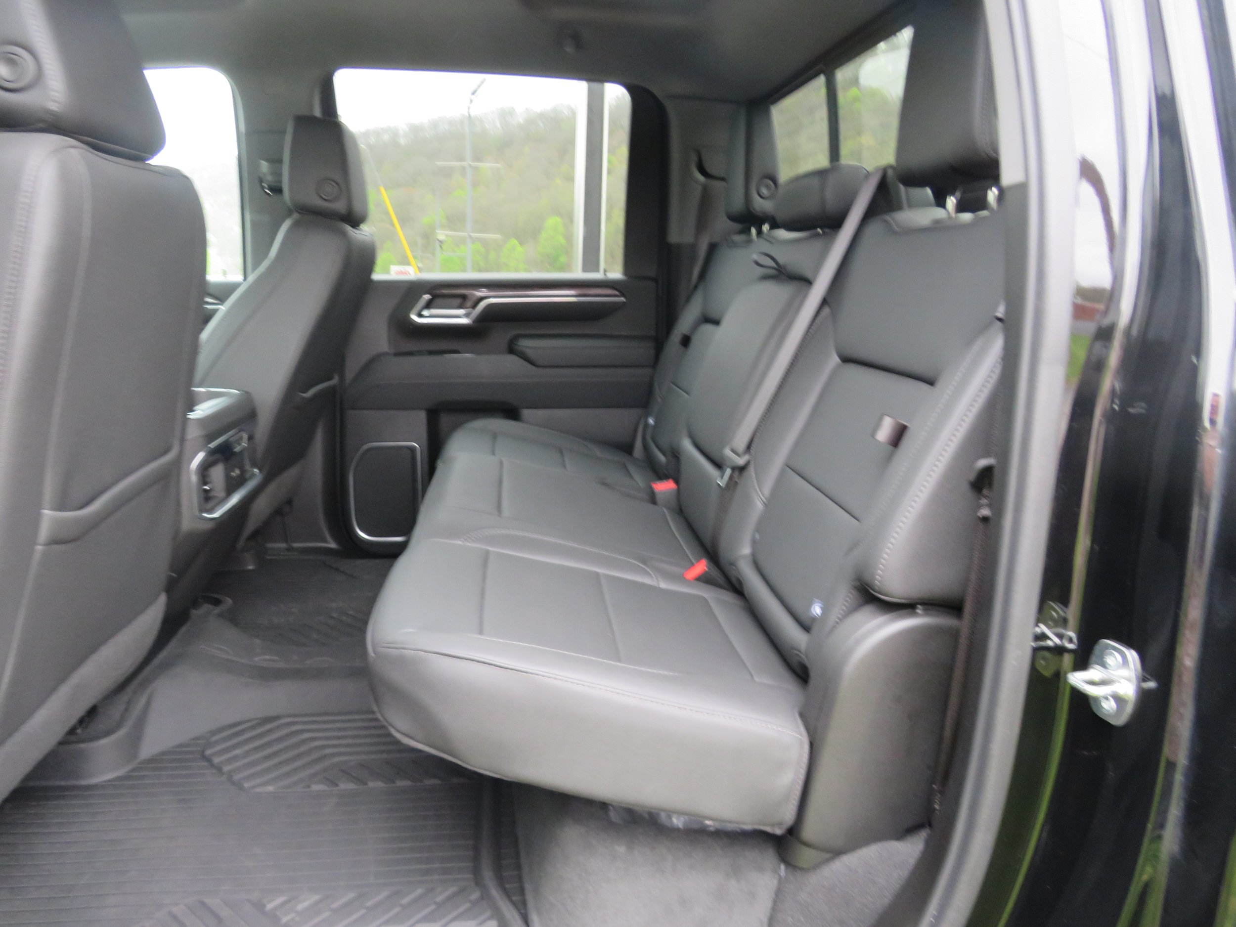 Used 2024 Chevrolet Silverado 2500 LTZ w/ LTZ Convenience Package AWD/4WD image 9