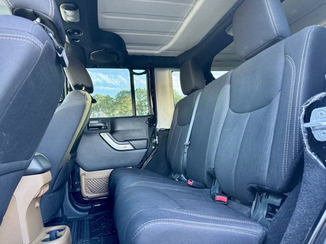 Used 2014 Jeep Wrangler Unlimited Sahara image 28