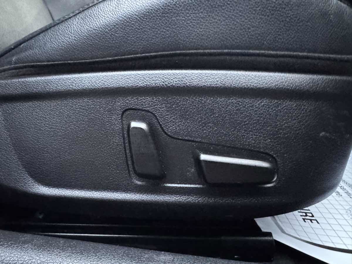 Used 2018 Kia Stinger Premium image 30