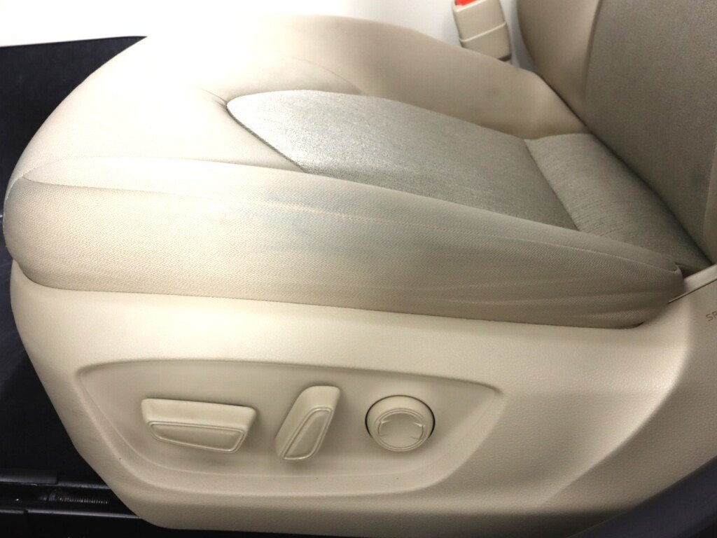 Used 2022 Toyota Camry LE w/ Carpet Mat Package (TMS) FWD image 27