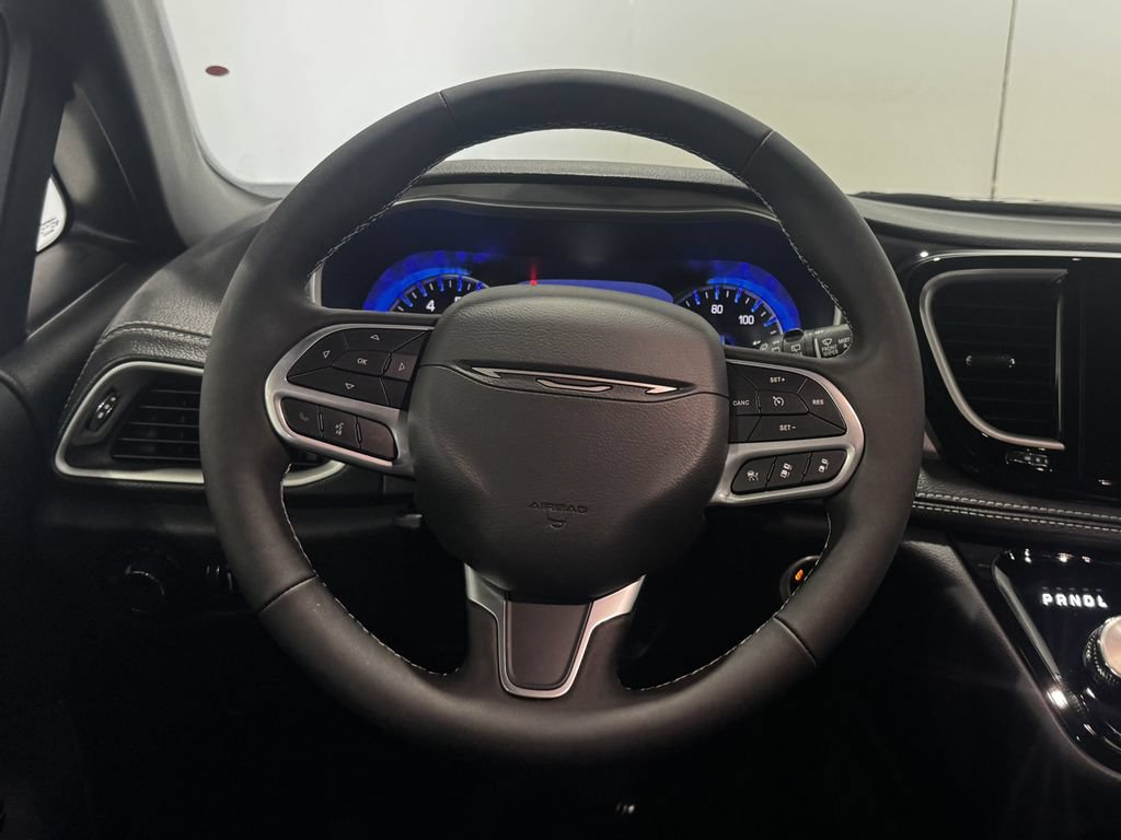 New 2027 Chrysler Pacifica Select w/ Family Tech Group AWD/4WD image 5