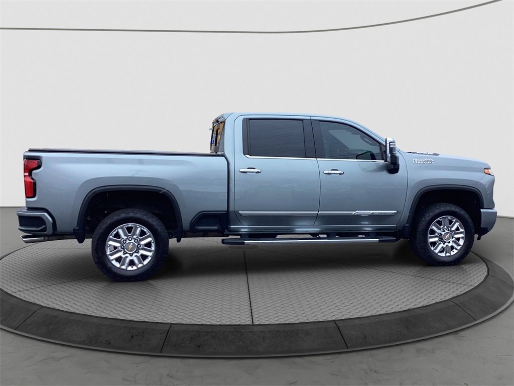 Used 2024 Chevrolet Silverado 3500 High Country w/ Technology Package image 8