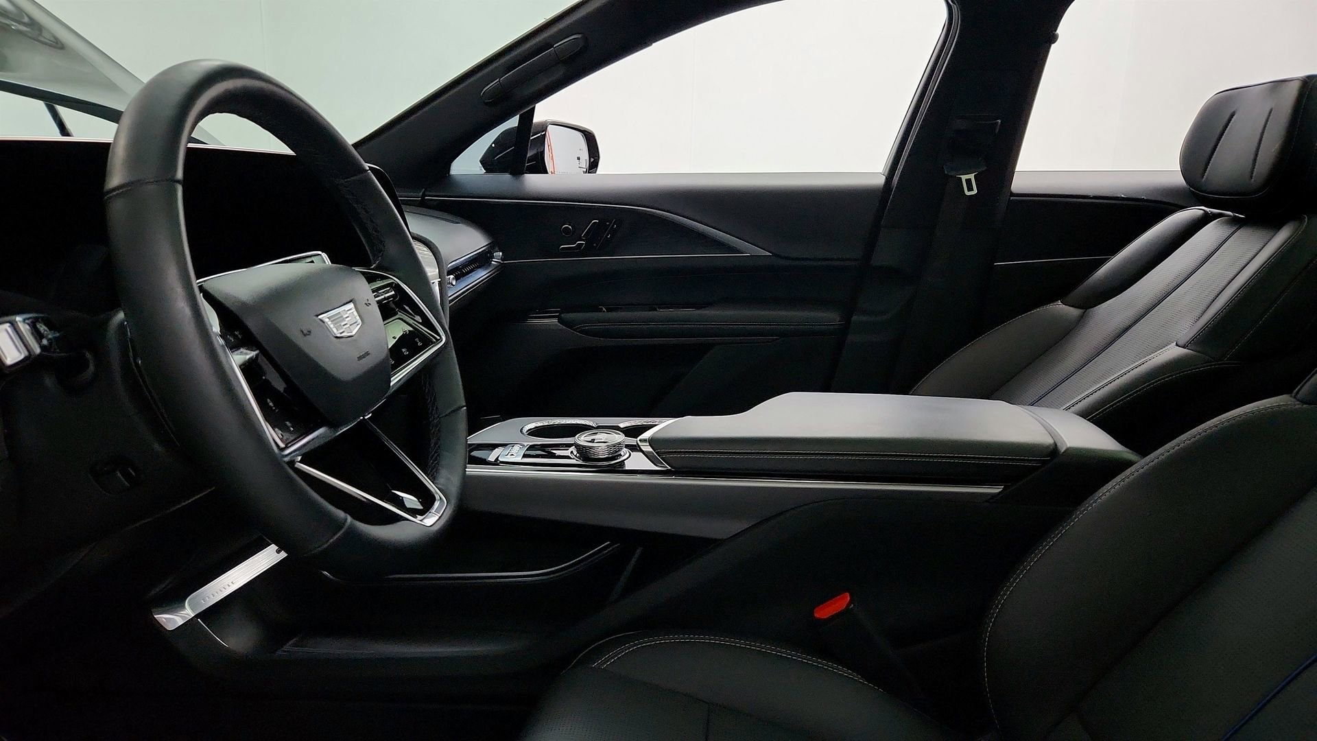 Certified 2025 Cadillac Lyriq Luxury w/ LPO, Floor Liner Package image 12