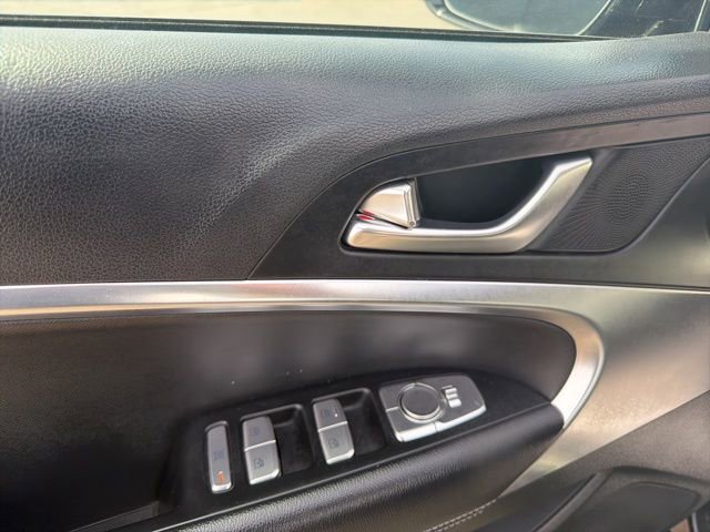 Used 2025 Genesis G70 2.5T image 21