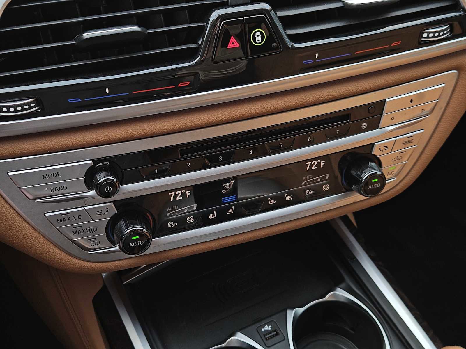 Used 2020 BMW 740i w/ Premium Package image 18