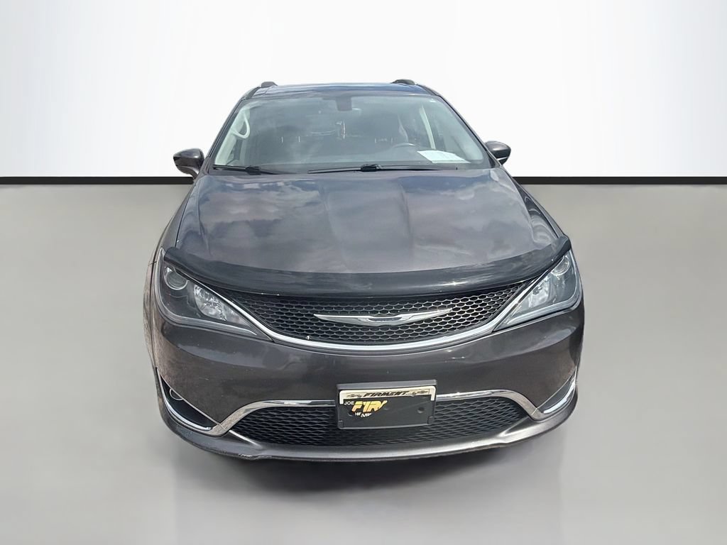 Used 2018 Chrysler Pacifica Touring-L FWD image 2