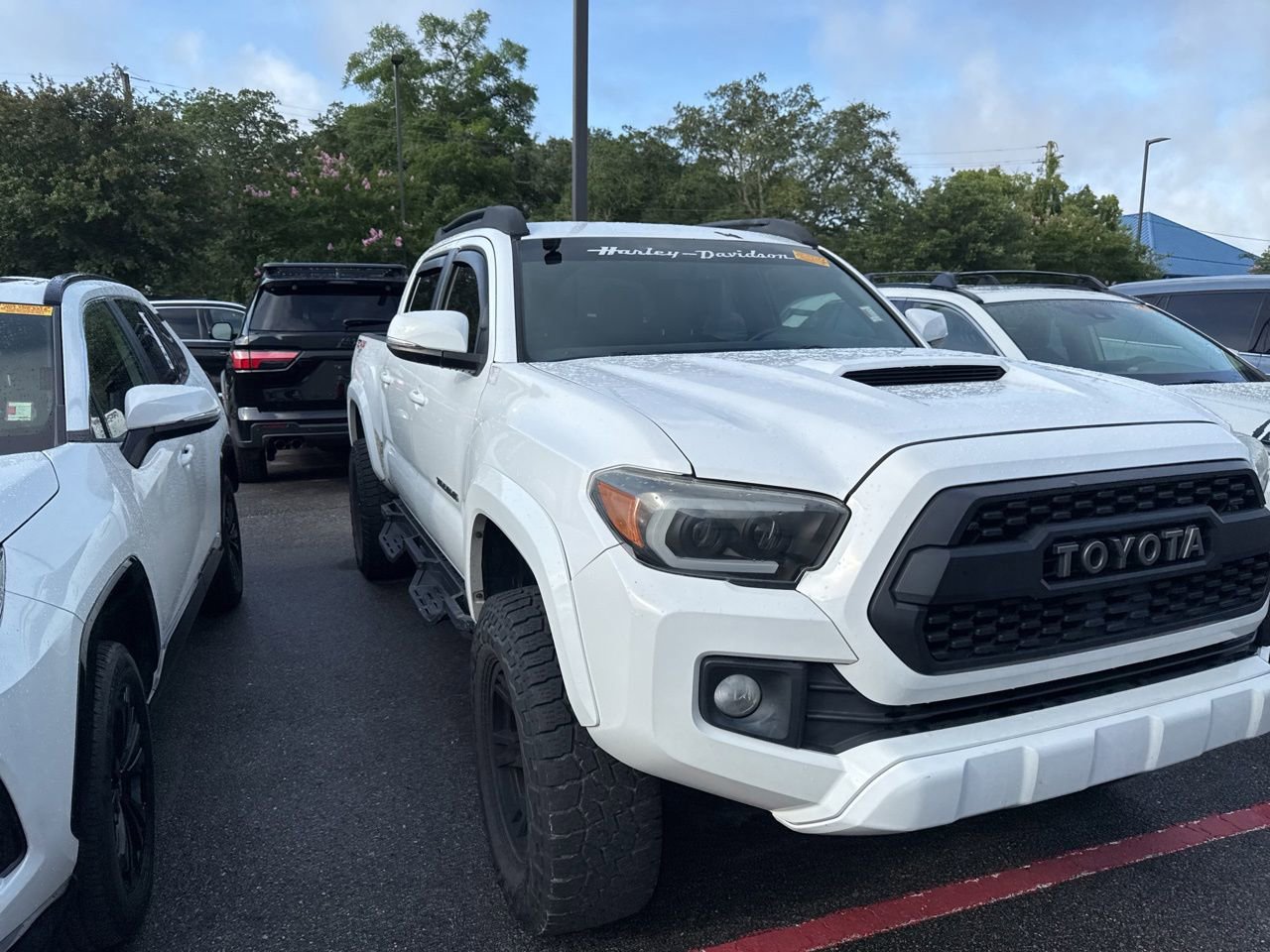 Used 2017 Toyota Tacoma TRD Sport w/ Tow Package (A/T) AWD/4WD image 3