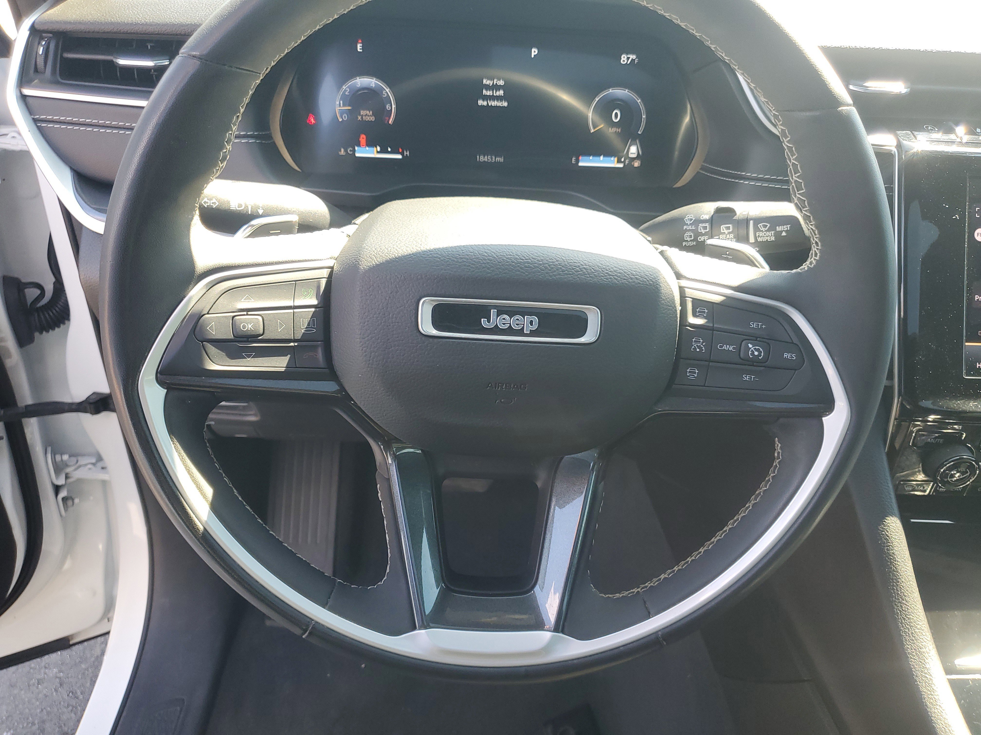 Used 2023 Jeep Grand Cherokee Altitude image 12