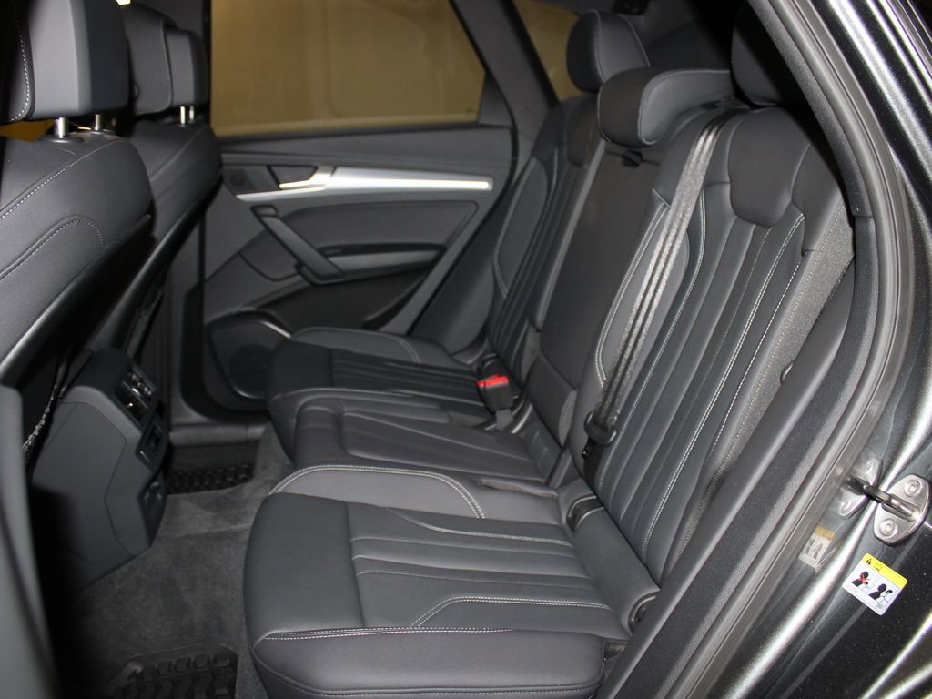 Certified 2025 Audi Q5 2.0T Premium w/ Convenience Plus Package image 20