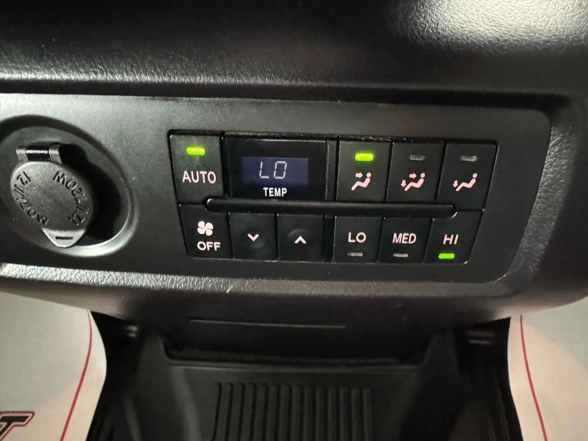 Used 2019 Toyota Sequoia Limited image 37