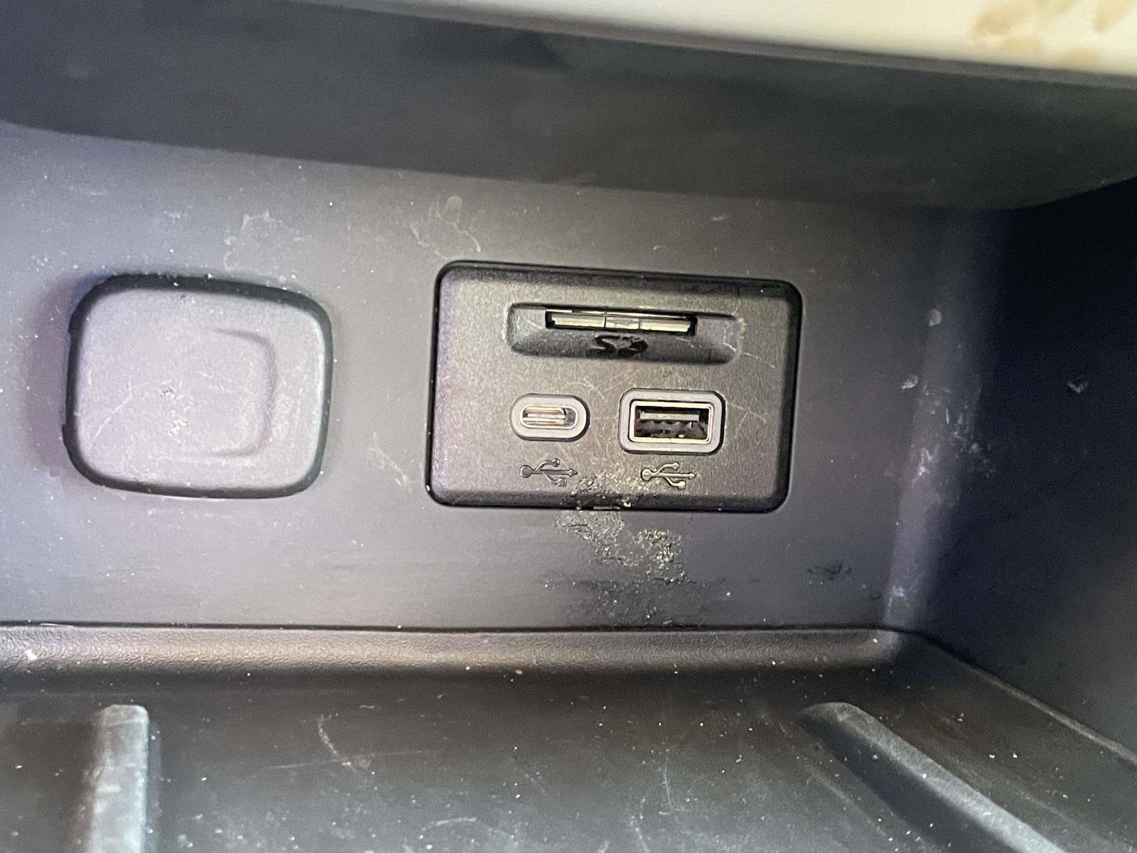 Used 2023 GMC Acadia Denali w/ Denali Technology Package image 13