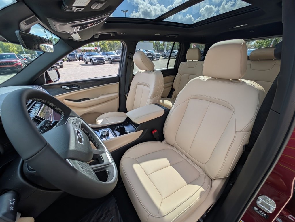 New 2025 Jeep Grand Cherokee L Limited image 13