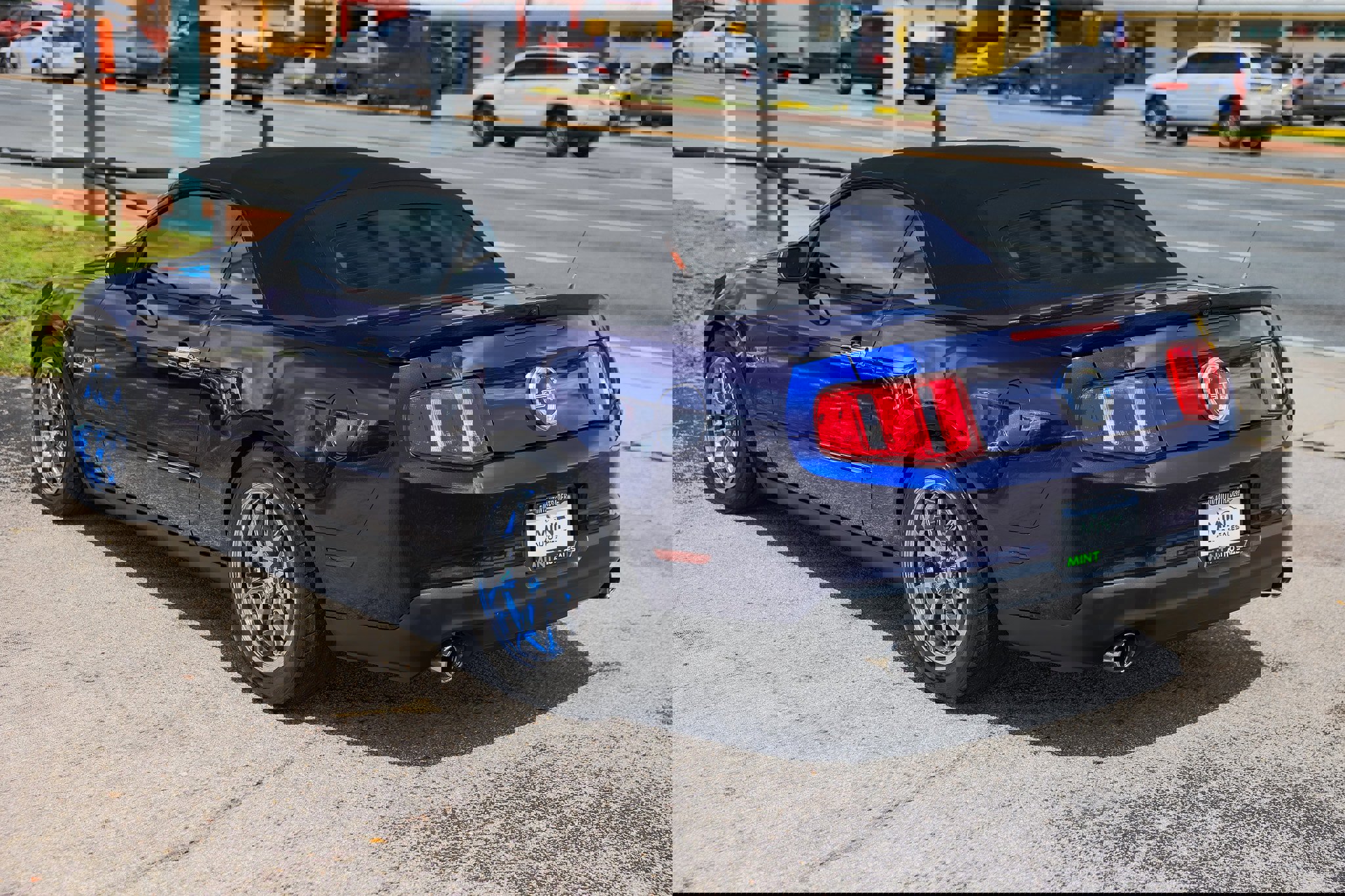 Used 2010 Ford Mustang GT image 10