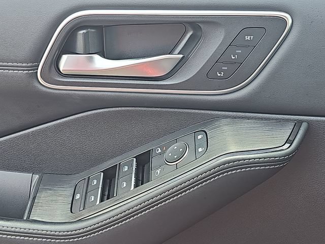 Used 2025 Nissan Rogue Platinum w/ Platinum Premium Package FWD image 25