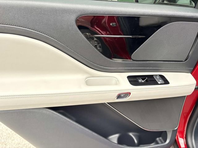 New 2026 Lincoln Aviator AWD w/ Jet Appearance Package image 19