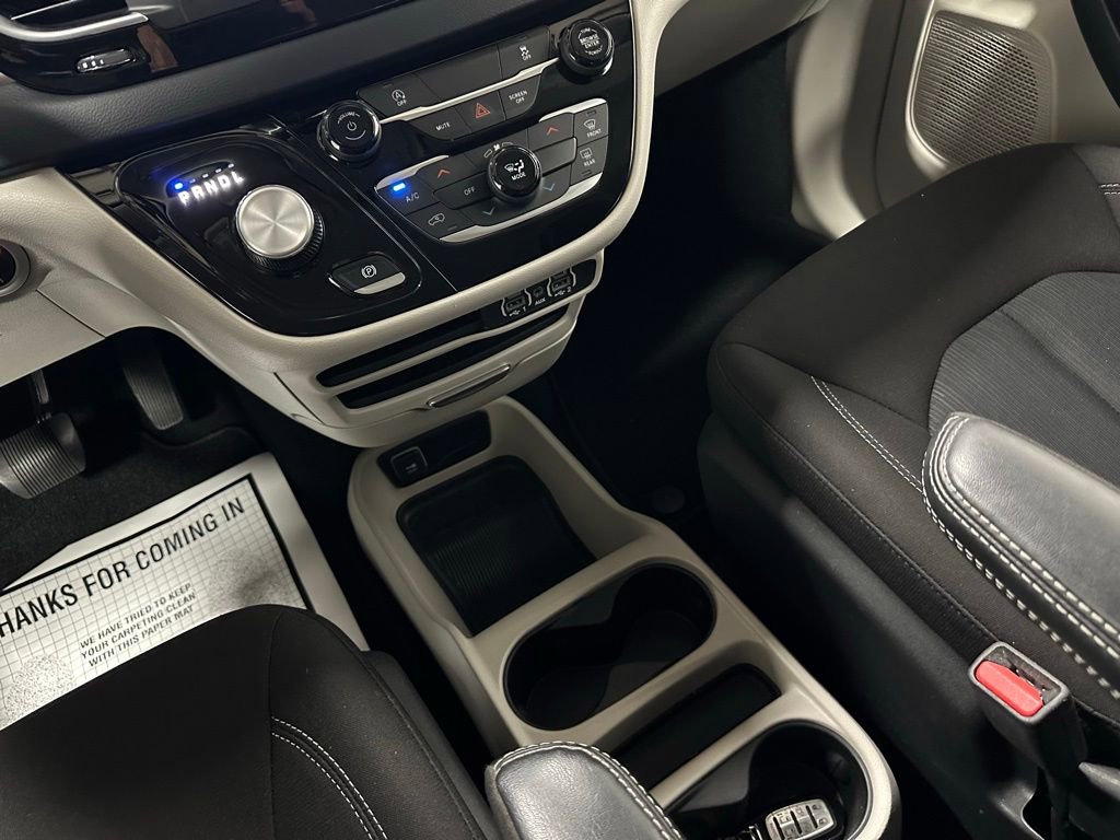 Used 2023 Chrysler Voyager LX image 41