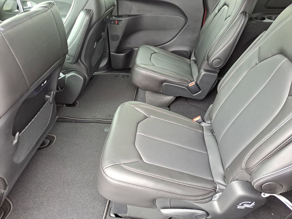 New 2026 Chrysler Pacifica Select w/ S Appearance Package image 10