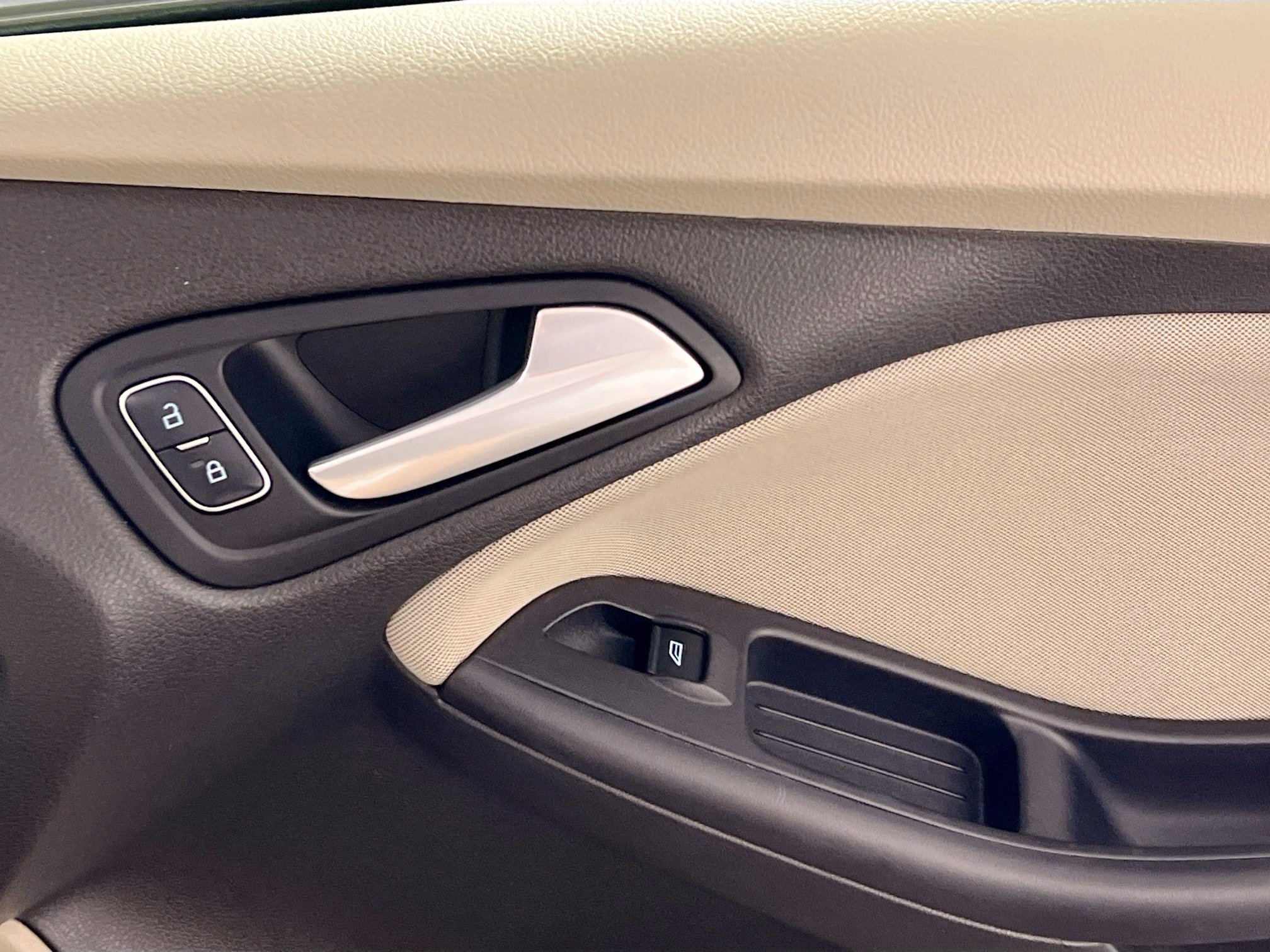 Used 2015 Ford Focus SE FWD image 30