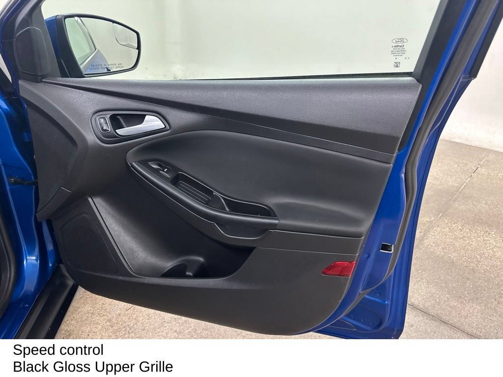 Used 2018 Ford Focus SE w/ SE Appearance Package FWD image 21