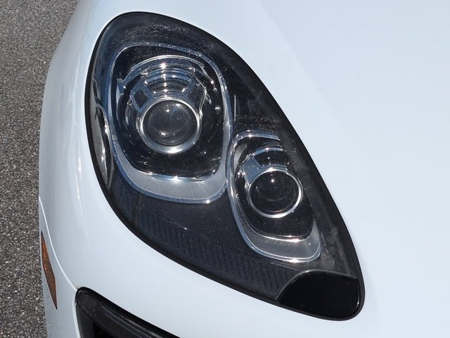 Used 2018 Porsche Macan AWD/4WD image 10