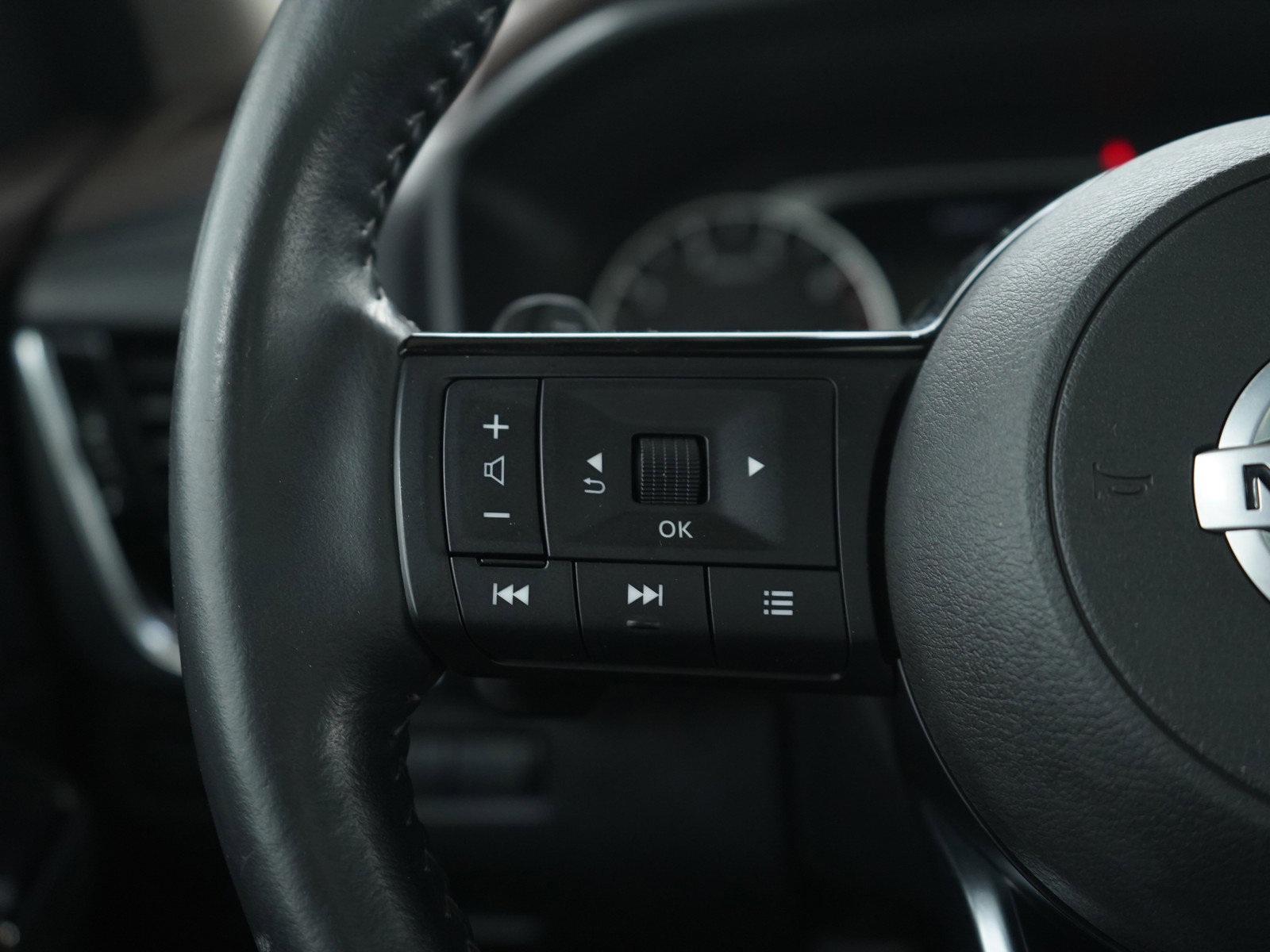 Used 2021 Nissan Rogue SV image 28