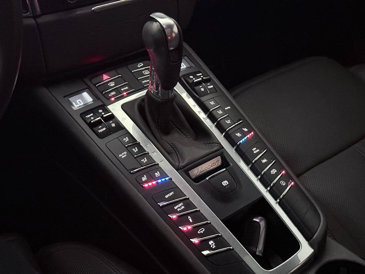 Used 2018 Porsche Macan GTS w/ Premium Package Plus image 37