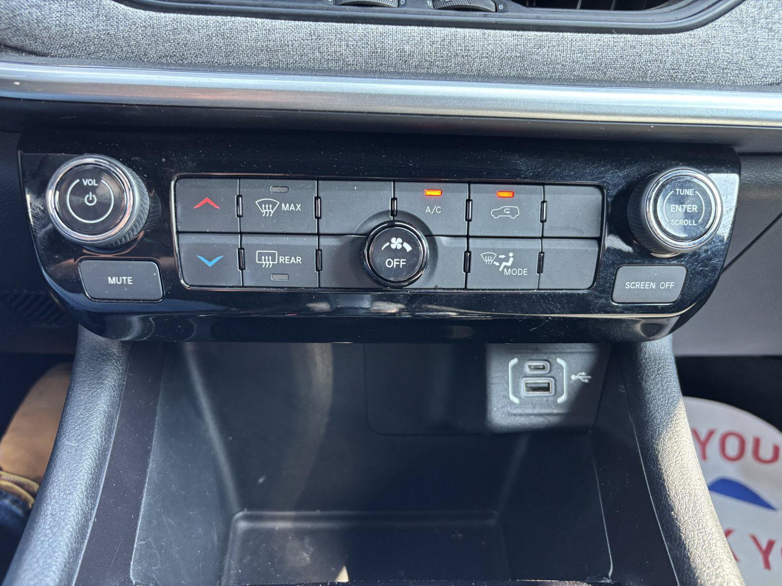 Used 2024 Jeep Compass Latitude AWD/4WD image 27