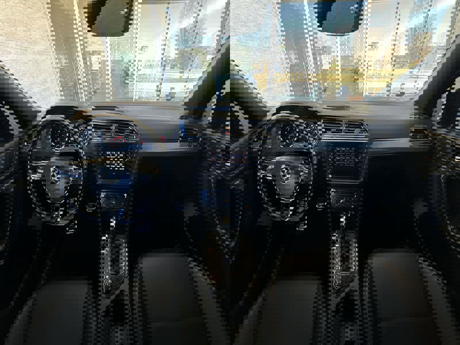 Used 2021 Volkswagen Tiguan SE R-Line w/ 2-Row Tiguan MDO Package image 16