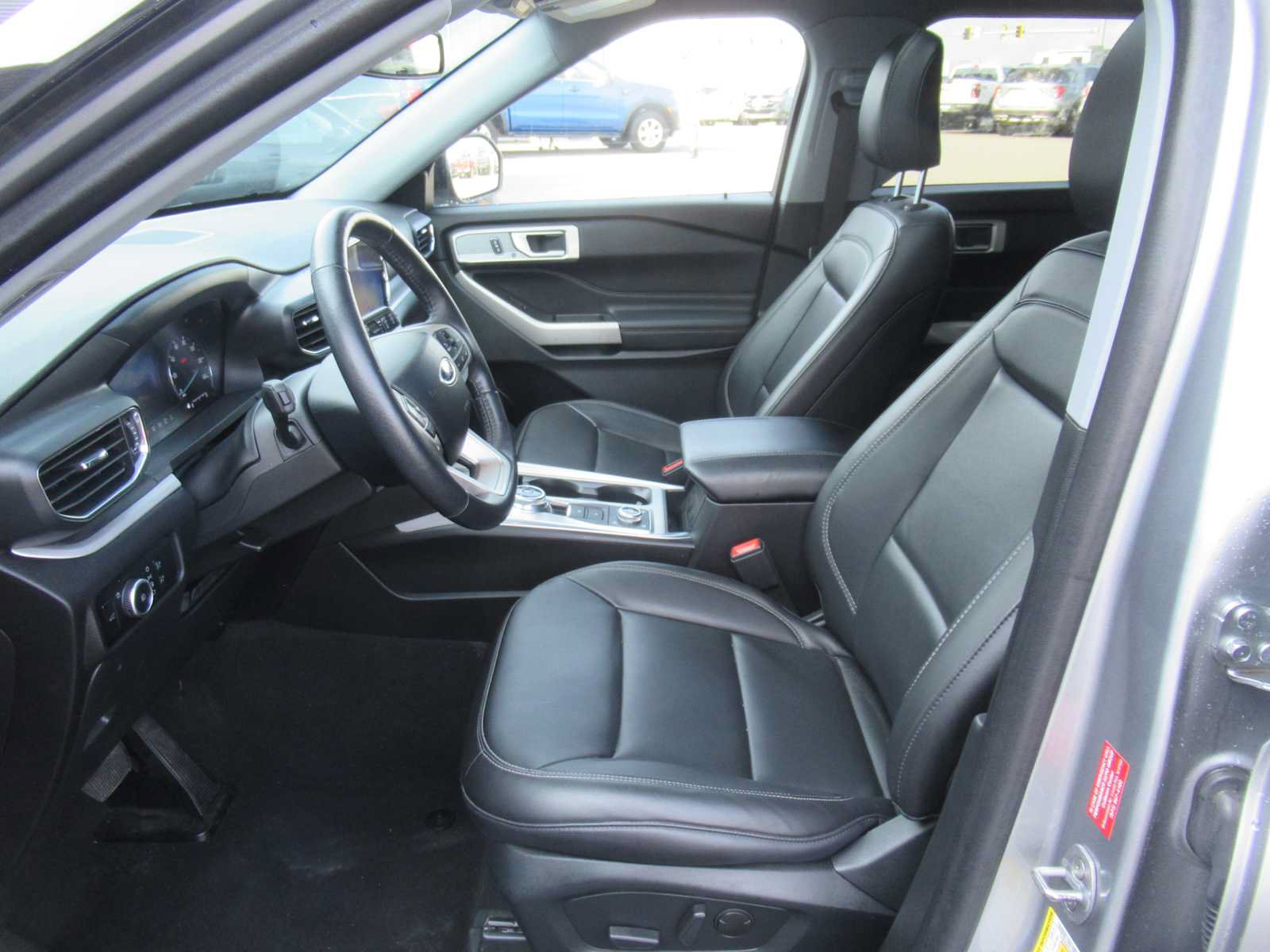 Used 2024 Ford Explorer XLT w/ Equipment Group 202A AWD/4WD image 22