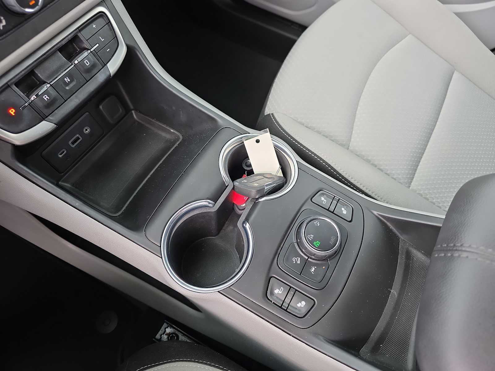 Used 2023 GMC Terrain SLE w/ Driver Convenience Package image 16