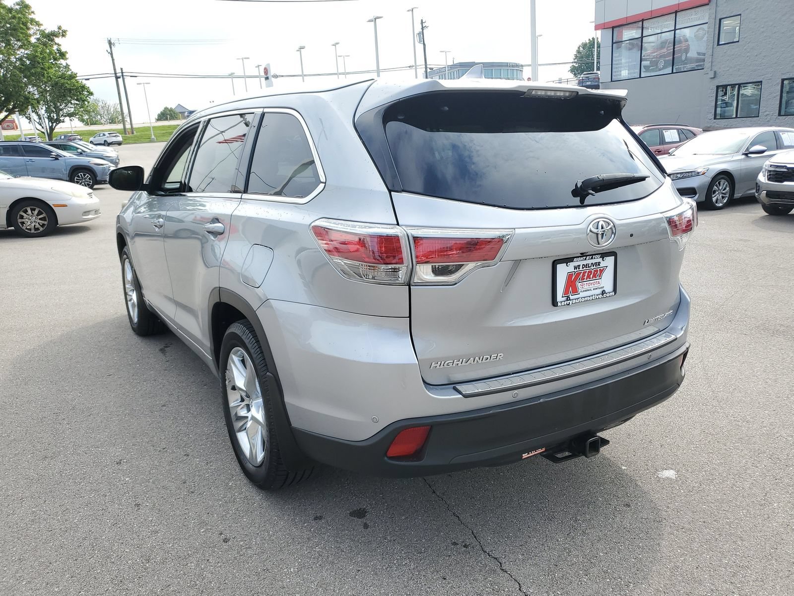 Used 2016 Toyota Highlander Limited Platinum AWD/4WD image 3