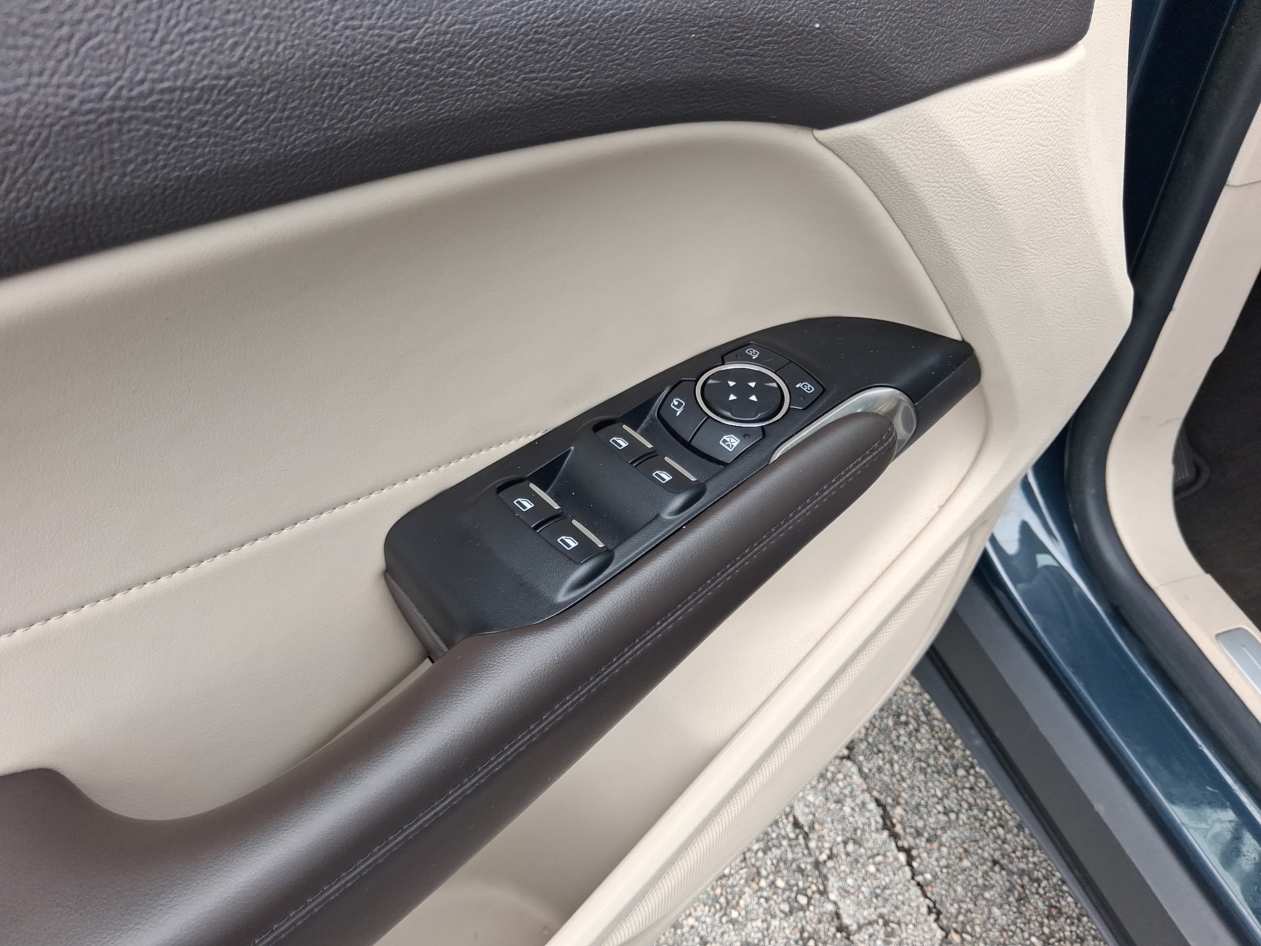 Used 2019 Lincoln MKC Select w/ Select Plus Package FWD image 14