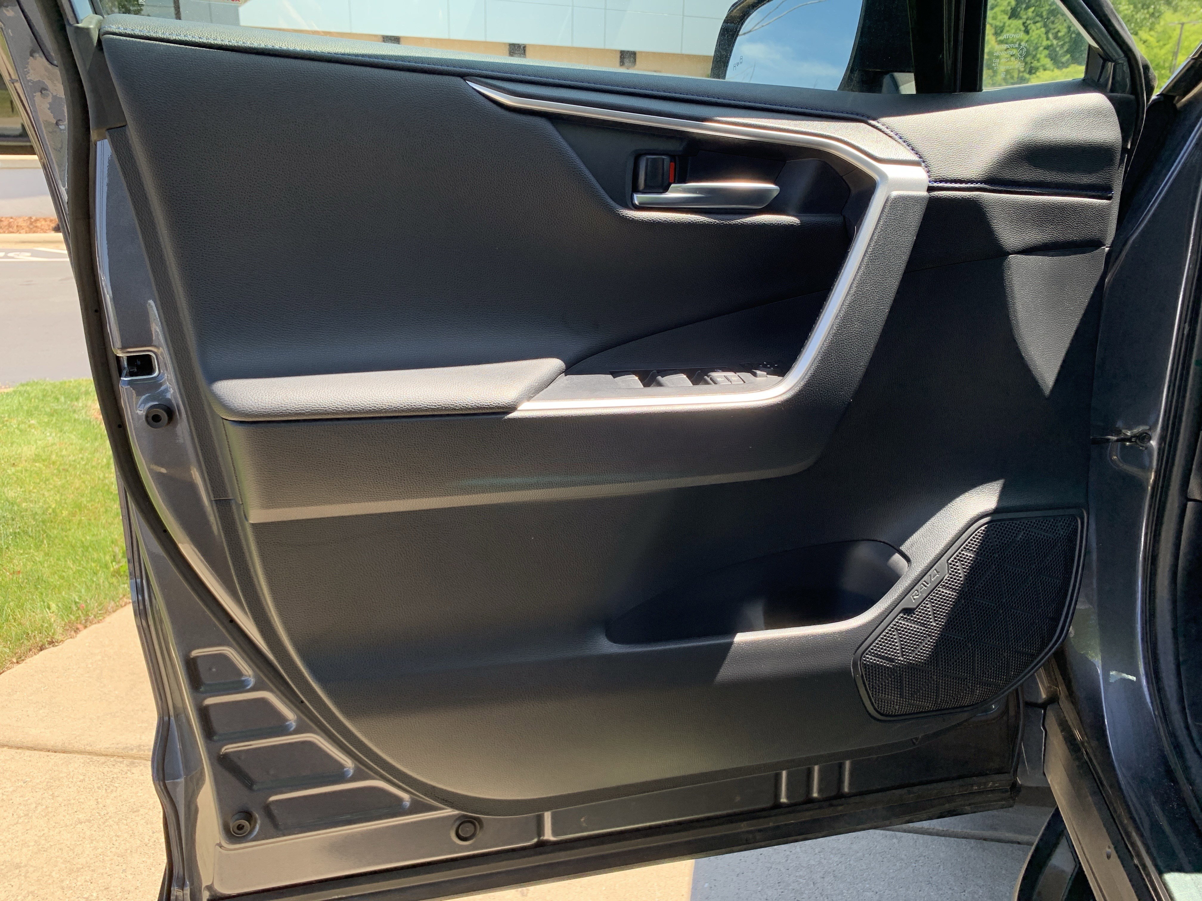 Used 2022 Toyota RAV4 XSE AWD/4WD image 14