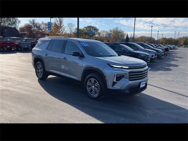 Certified 2024 Chevrolet Traverse LT w/ Trailering Package image 2