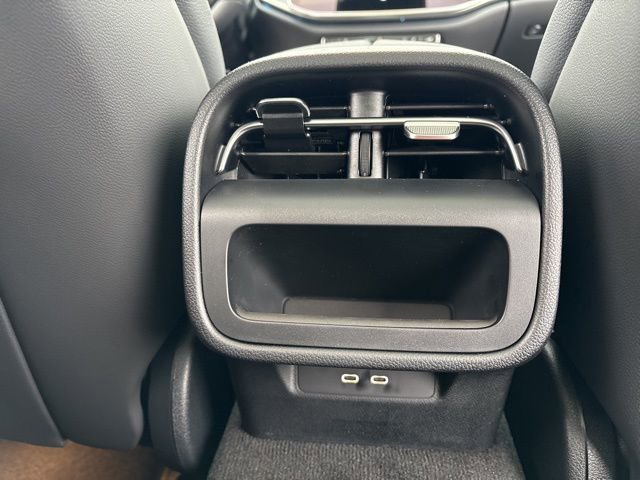 Used 2025 Mercedes-Benz E 350 4MATIC Sedan image 17