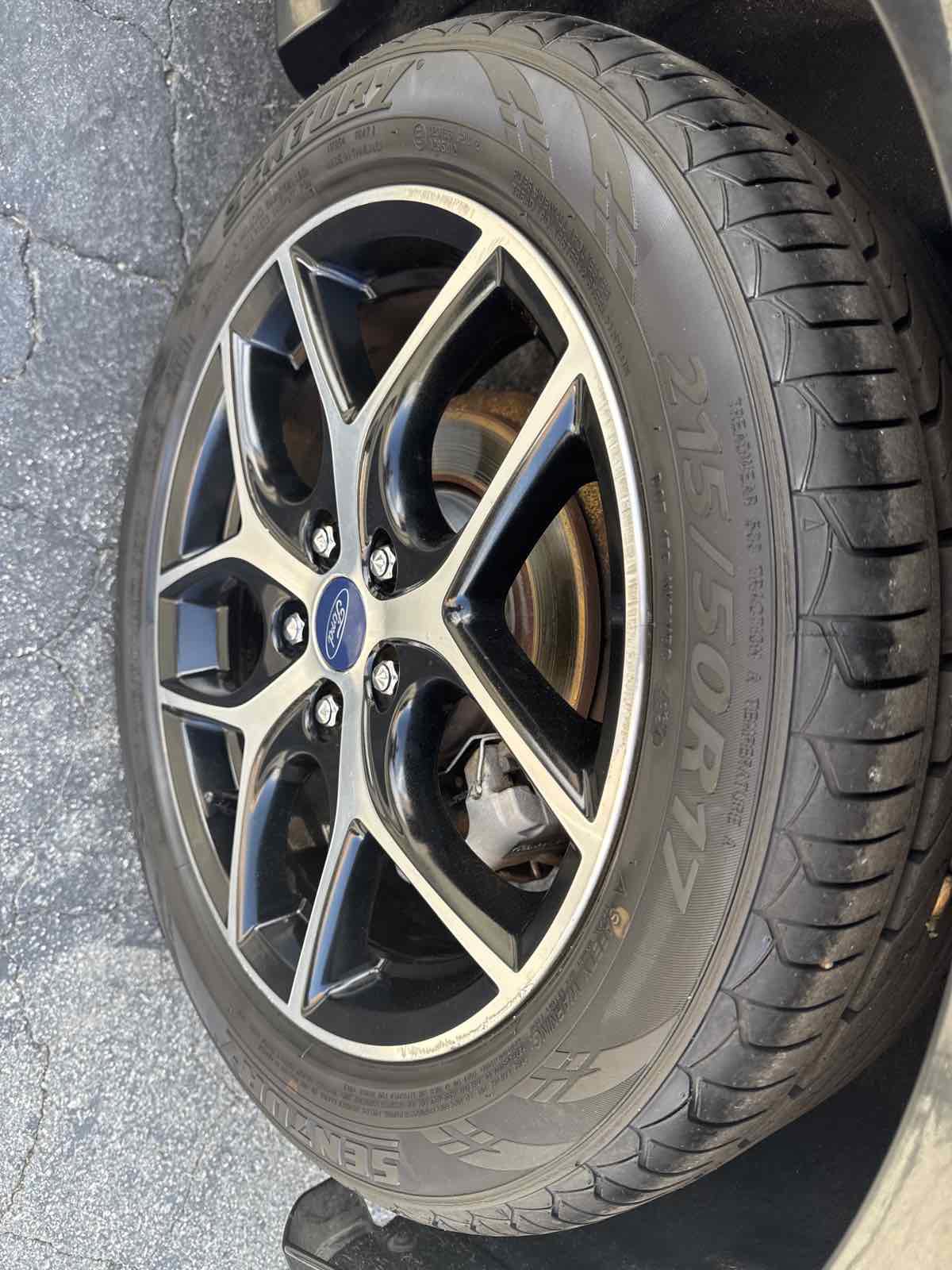 Used 2015 Ford Focus SE w/ SE Sport Package image 20