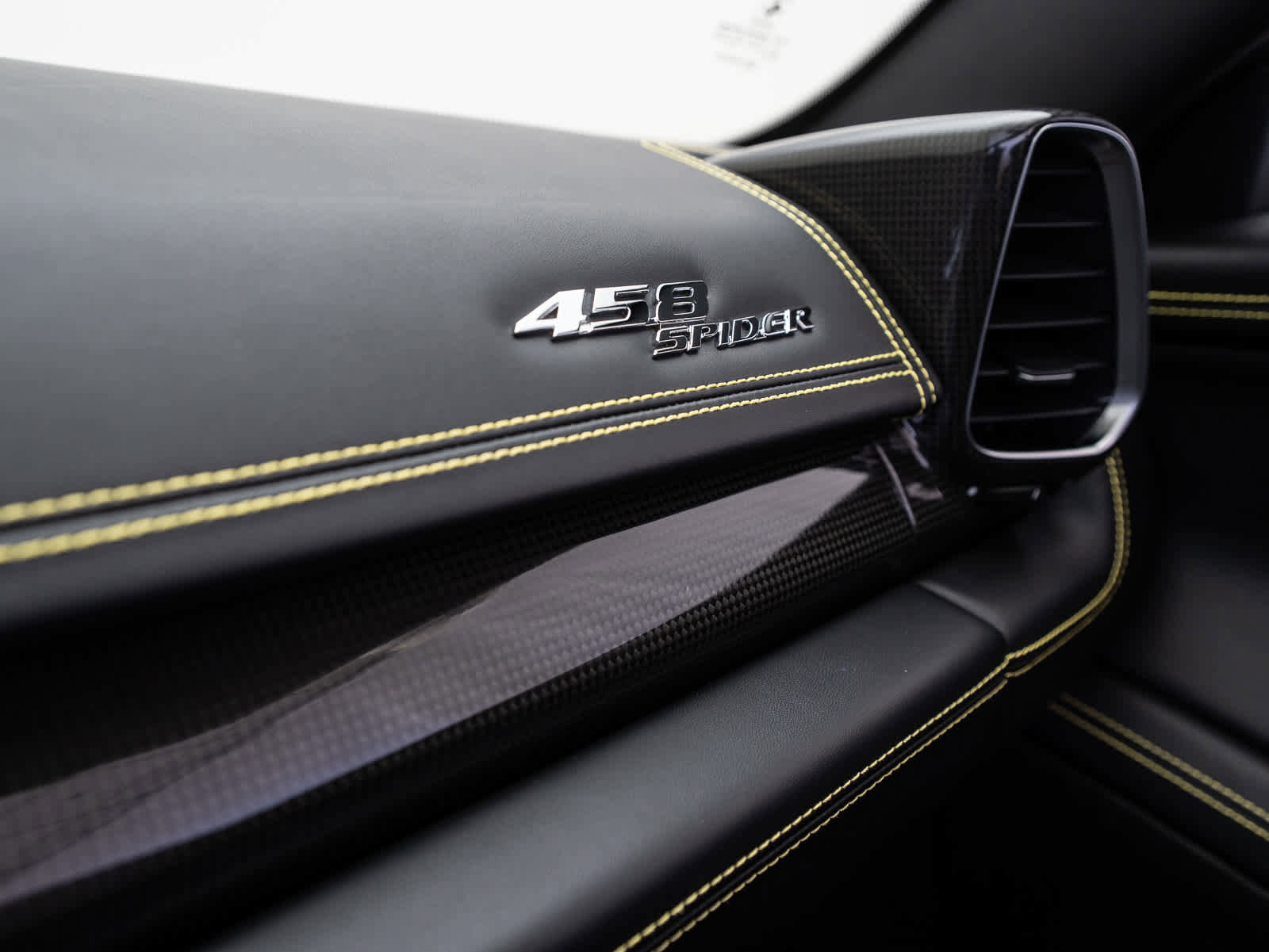 Used 2014 Ferrari 458 Spider image 27