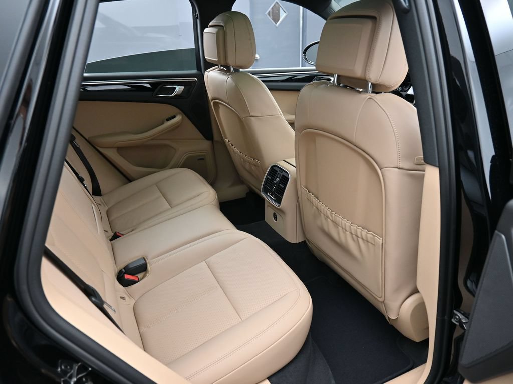 Certified 2026 Porsche Macan AWD/4WD image 27