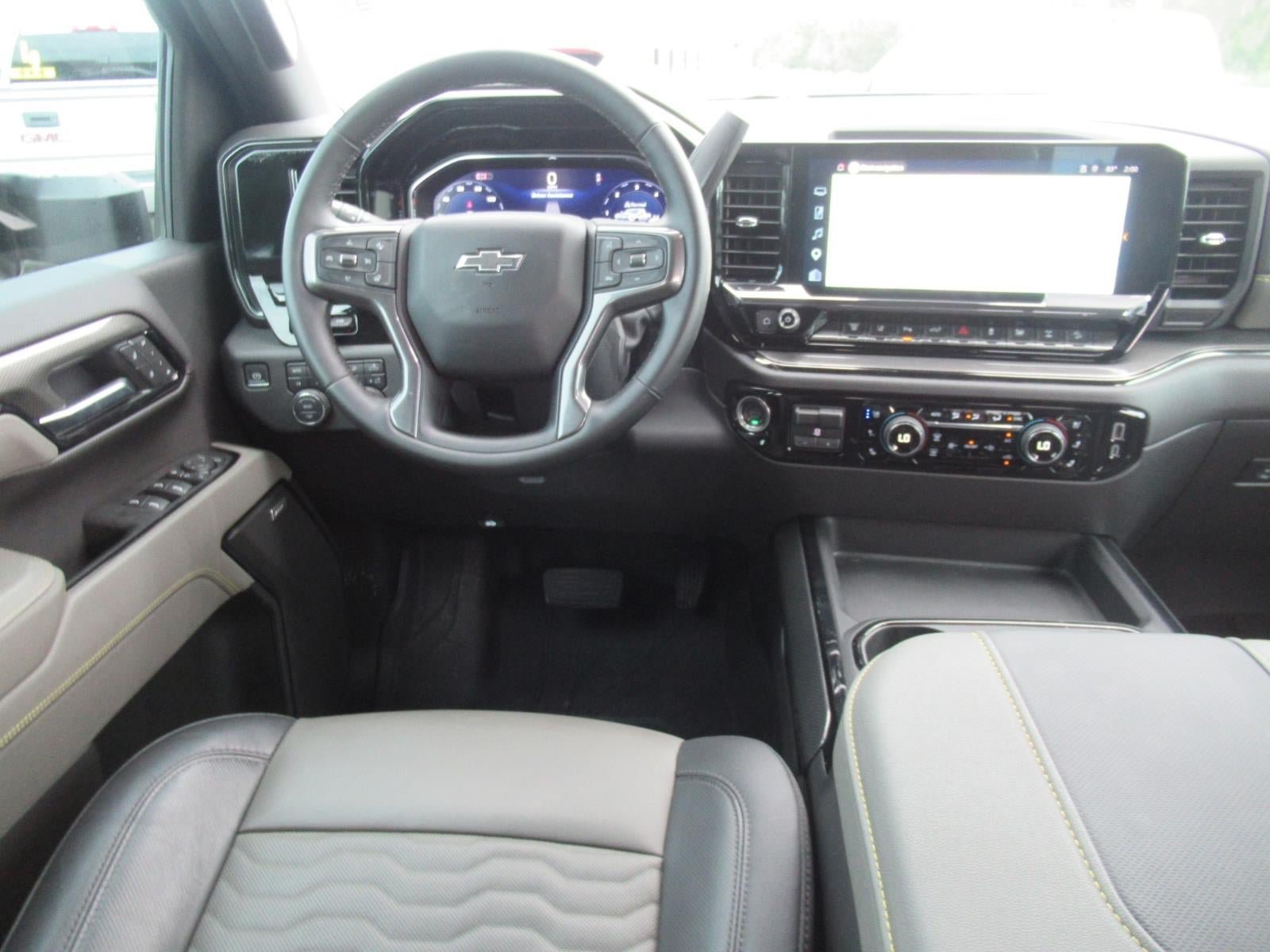 Used 2025 Chevrolet Silverado 2500 ZR2 w/ Technology Package AWD/4WD image 15