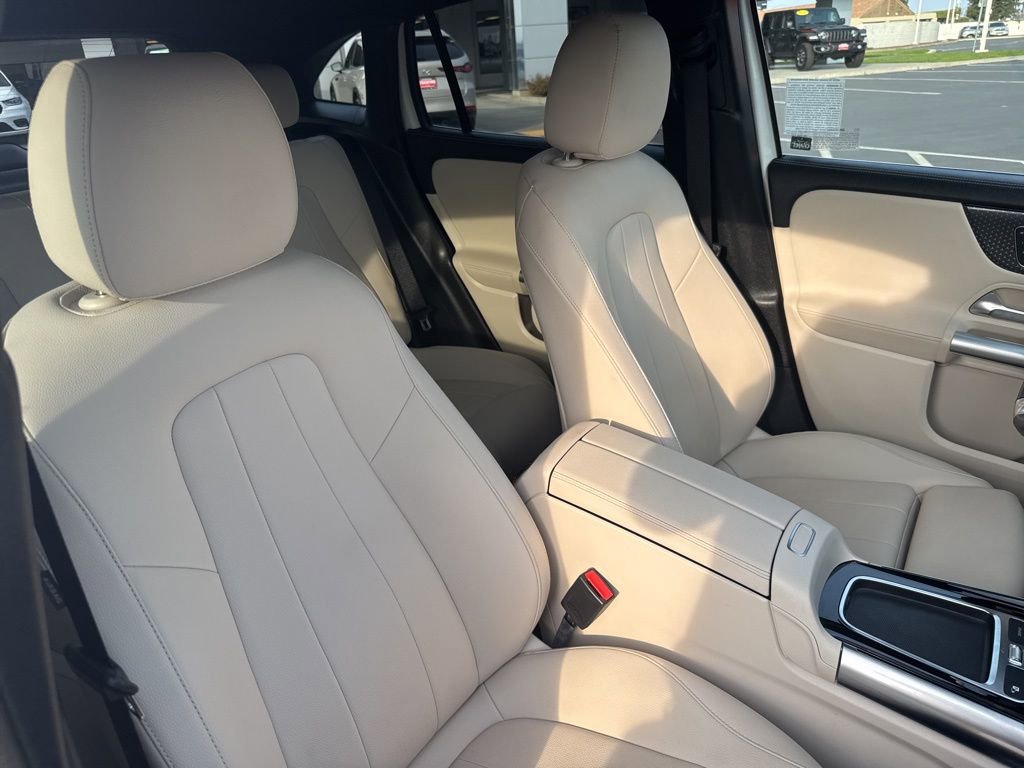 Used 2025 Mercedes-Benz GLA 250 4MATIC image 11