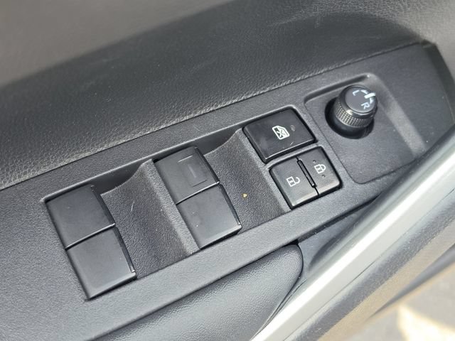 Used 2023 Toyota Corolla Cross LE FWD image 28