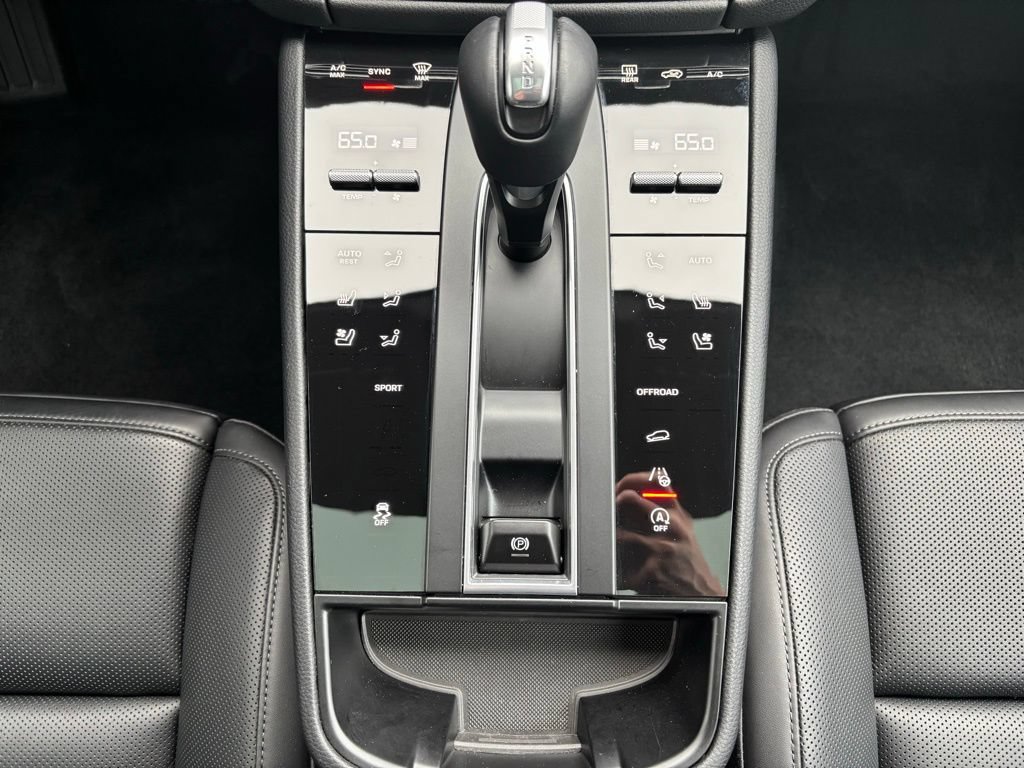 Certified 2026 Porsche Macan AWD/4WD image 32
