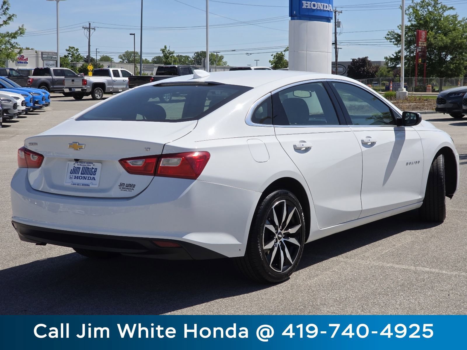 Used 2018 Chevrolet Malibu LT FWD image 16