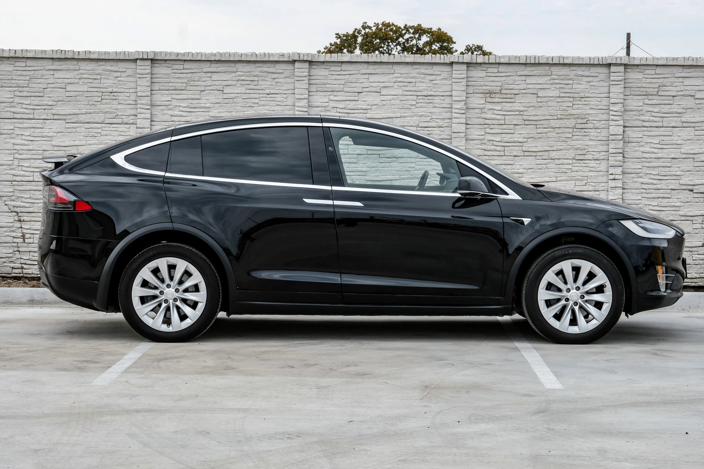 Used 2017 Tesla Model X 90D image 10